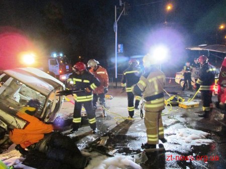 У Житомирі вночі відбулися навчання з порятунку потерпілих в ДТП