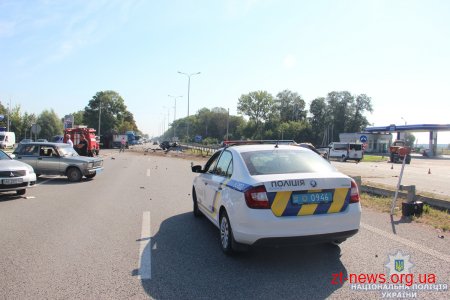 На Житомирщині вантажівка Volvo виїхала на зустрічну та зіткнулася з ВАЗом