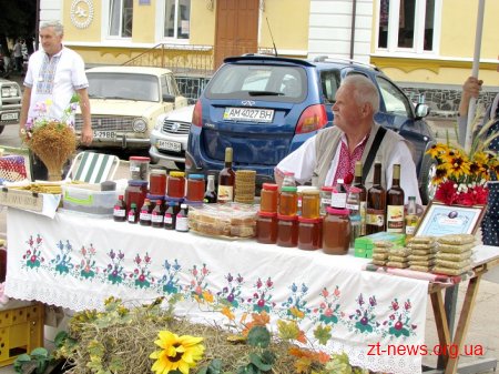У Житомирі розпочався обласний ярмарок меду