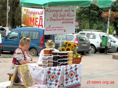 У Житомирі розпочався обласний ярмарок меду