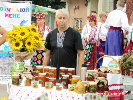 У Житомирі розпочався обласний ярмарок меду