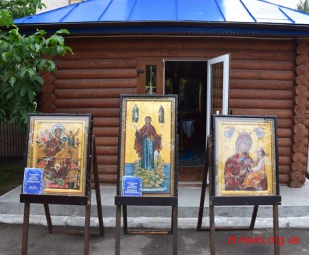 В капличці Покрови Пресвятої Богородиці відбувся молебень біля чудотворних ікони з гори Афон