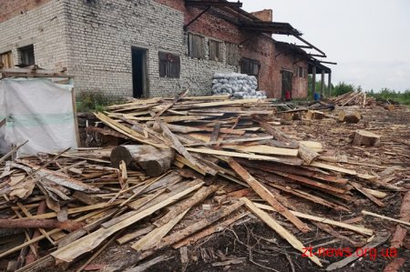 На Житомирщині продовжують перевіряти легальність підприємницької діяльності з випалювання вугілля