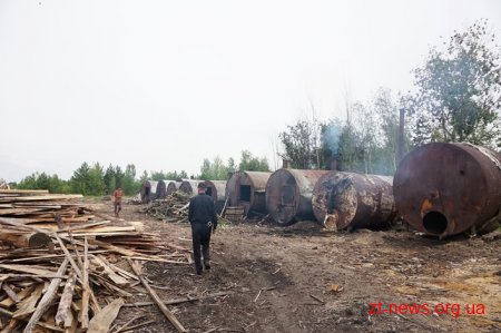 На Житомирщині продовжують перевіряти легальність підприємницької діяльності з випалювання вугілля