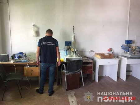 У Житомирі правоохоронці припинили роботу нелегального цеху з обробки бурштину