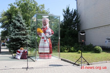 У Житомирі презентували оновлену Ляльку-мотанку