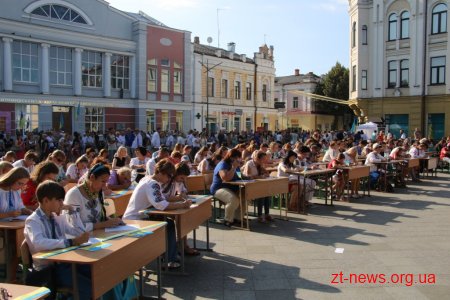 На Михайлівській усі бажаючі мали змогу написати диктант національної єдності