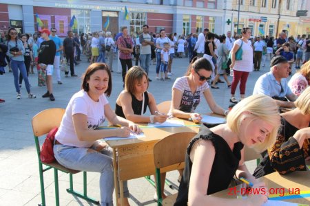 На Михайлівській усі бажаючі мали змогу написати диктант національної єдності