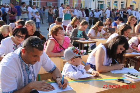 На Михайлівській усі бажаючі мали змогу написати диктант національної єдності