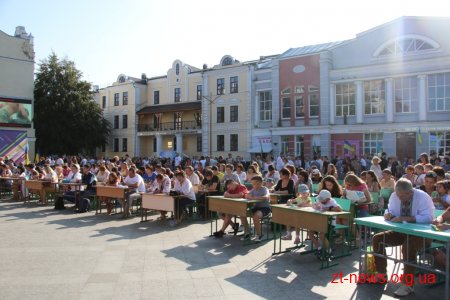 На Михайлівській усі бажаючі мали змогу написати диктант національної єдності