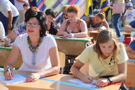 На Михайлівській усі бажаючі мали змогу написати диктант національної єдності