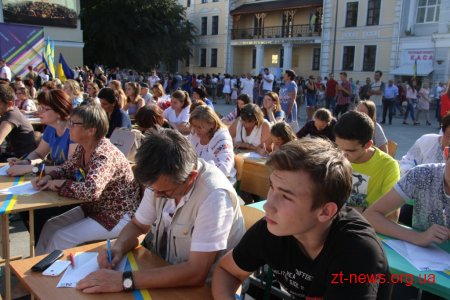 На Михайлівській усі бажаючі мали змогу написати диктант національної єдності
