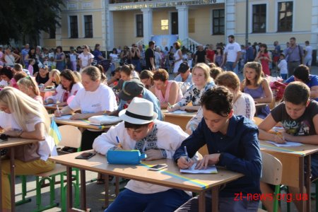 На Михайлівській усі бажаючі мали змогу написати диктант національної єдності