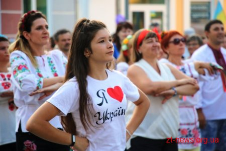 На Михайлівській житомиряни спільно виконали танець "Гопак"
