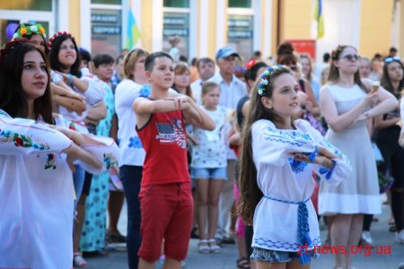 На Михайлівській житомиряни спільно виконали танець "Гопак"