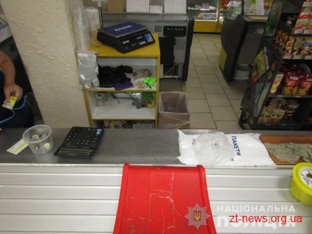 У Коростені чоловік пограбував привокзальний магазин