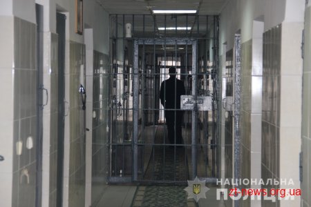 В конвойну службу та ізолятор тимчасового тримання шукають співробітників