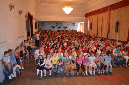 У Житомирі діти пільгових категорій отримали ранці з канцтоварами