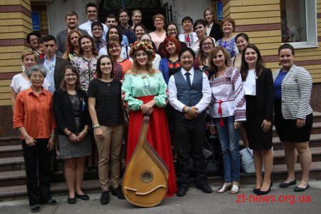 У трьох житомирських школах англійську мову викладатимуть волонтери Корпусу Миру США