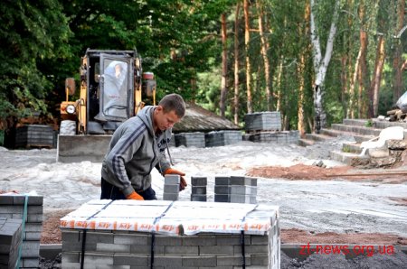 У Центрі вертебрології на 80% завершили благоустрій та підготували всі стіни до фарбування