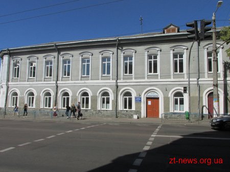 На аукціоні продали за 9 мільйонів будівлю колишньої стоматполіклініки в центрі Житомира