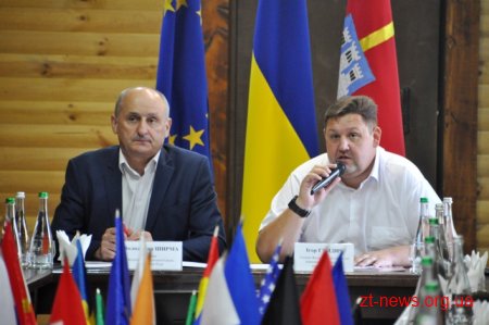 Ігор Гундич підписав два меморандуми про співпрацю з інвесторами