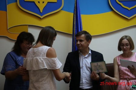 Кращих організаторів оздоровлення та відпочинку дітей в Житомирі нагородили відзнаками