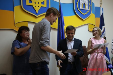 Кращих організаторів оздоровлення та відпочинку дітей в Житомирі нагородили відзнаками