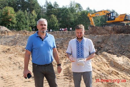 Депутати обласної ради відвідали місце незаконного видобутку піска та глини