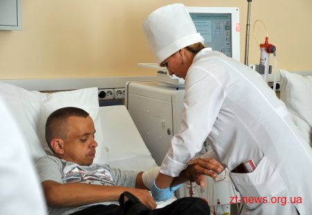 Перші 5 пацієнтів отримали якісну послугу у новому відділенні гемодіалізу у Овручі