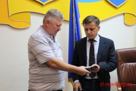 Засідання виконавчого комітету міської ради розпочалося із вручення нагород
