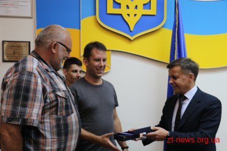 Засідання виконавчого комітету міської ради розпочалося із вручення нагород