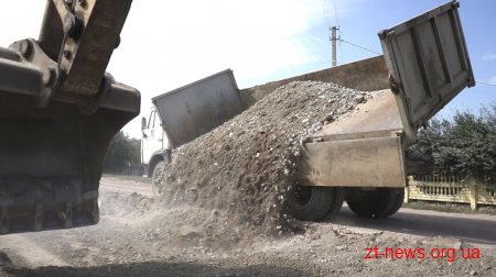 У Житомирській області на 9 напрямках тривають капітальні та поточні середні ремонти доріг