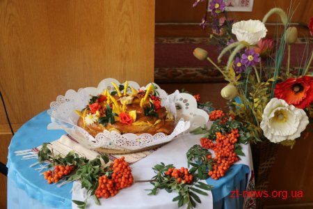 У Корольовській та Богунській районних радах відзначили переможців конкурсу "Мій ошатний район"