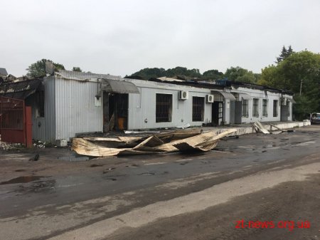 Поблизу Житомира сталася пожежа в будівлі в якій розташовані кафе та два магазини