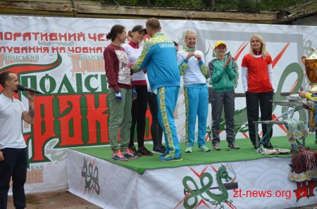 У Житомирі проходить спортивний фестиваль з веслування на човнах «Поліський дракон»