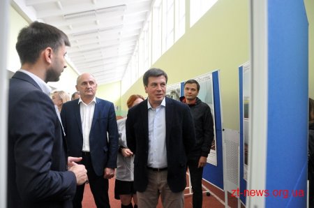 У День міста Геннадій Зубко перевірив, як ідуть справи на стадіоні «Полісся»