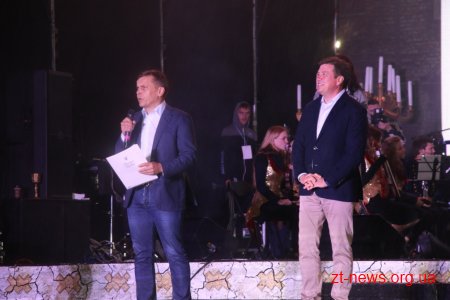Тисячі житомирян зібрались на майдані Соборному аби почути симфонічний оркестр «Lord of the Sound» та гурт «Morandi»