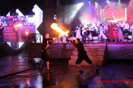 Тисячі житомирян зібрались на майдані Соборному аби почути симфонічний оркестр «Lord of the Sound» та гурт «Morandi»