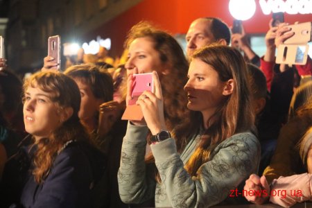 Тисячі житомирян зібрались на майдані Соборному аби почути симфонічний оркестр «Lord of the Sound» та гурт «Morandi»