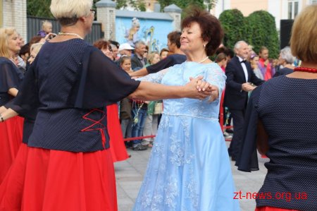 На Михайлівській вдруге провели осінній бал