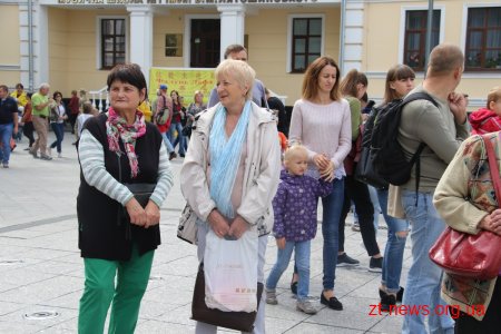 На Михайлівській вдруге провели осінній бал