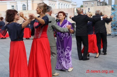 На Михайлівській вдруге провели осінній бал