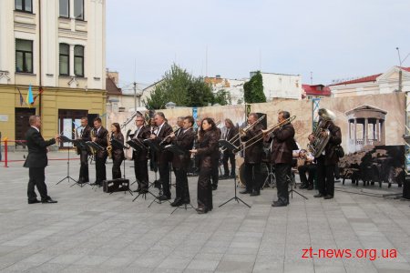 На Михайлівській вдруге провели осінній бал