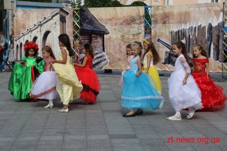 На Михайлівській вдруге провели осінній бал