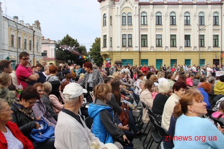 На Михайлівській вдруге провели осінній бал