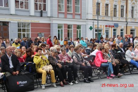 На Михайлівській вдруге провели осінній бал