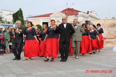 На Михайлівській вдруге провели осінній бал