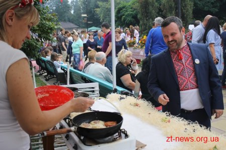 У Коростені відбувся міжнародний фестиваль дерунів