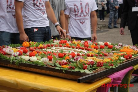 У Коростені відбувся міжнародний фестиваль дерунів